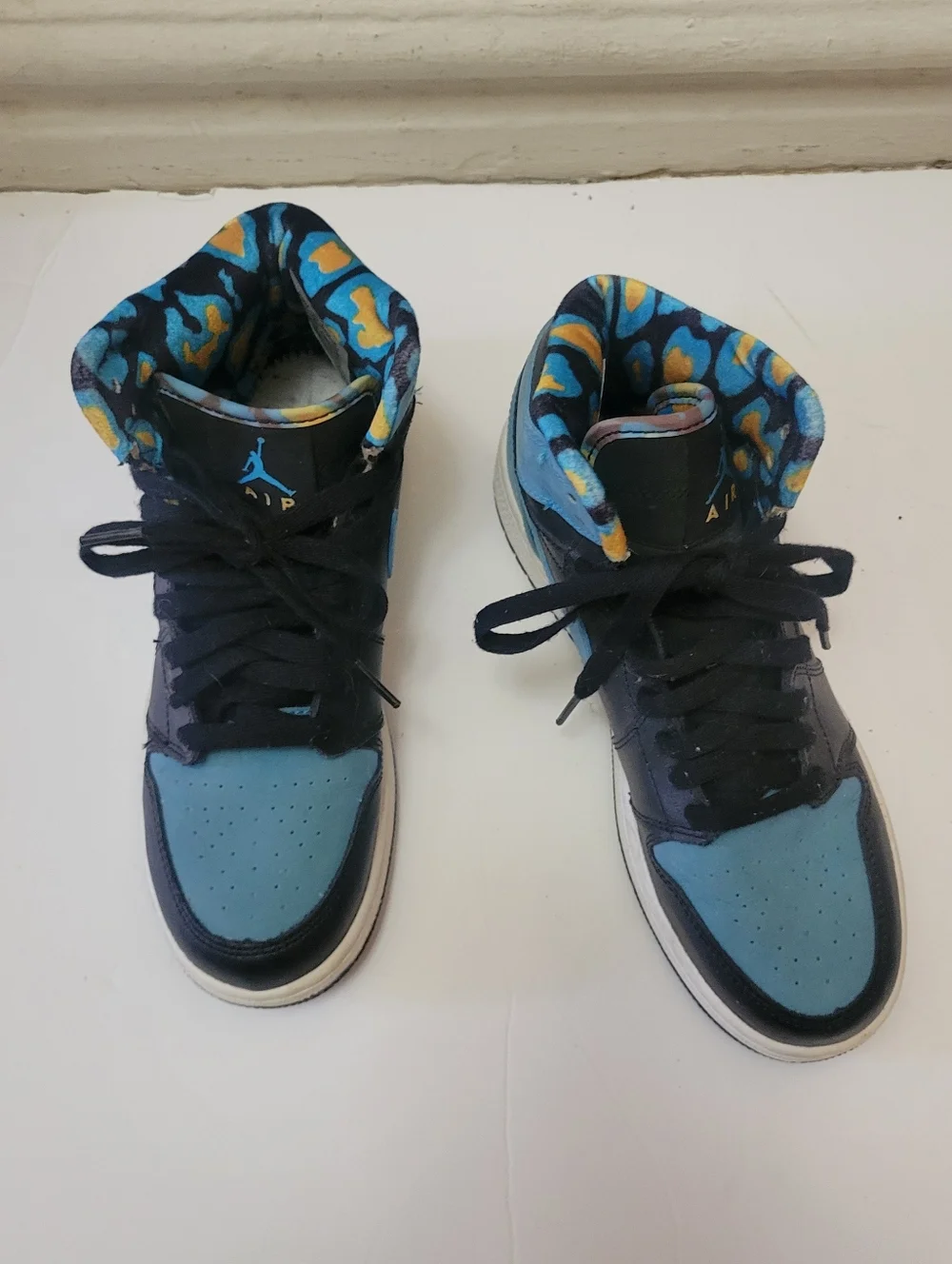 Rare Jordan High-Top Sneakers in Teal & Black with Patterned Lining‎ 6Y